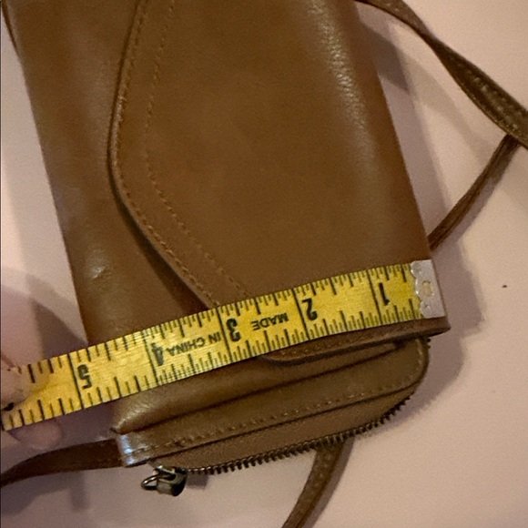 Elegant Brown Leather Shoulder Bag - Picture 6 of 6